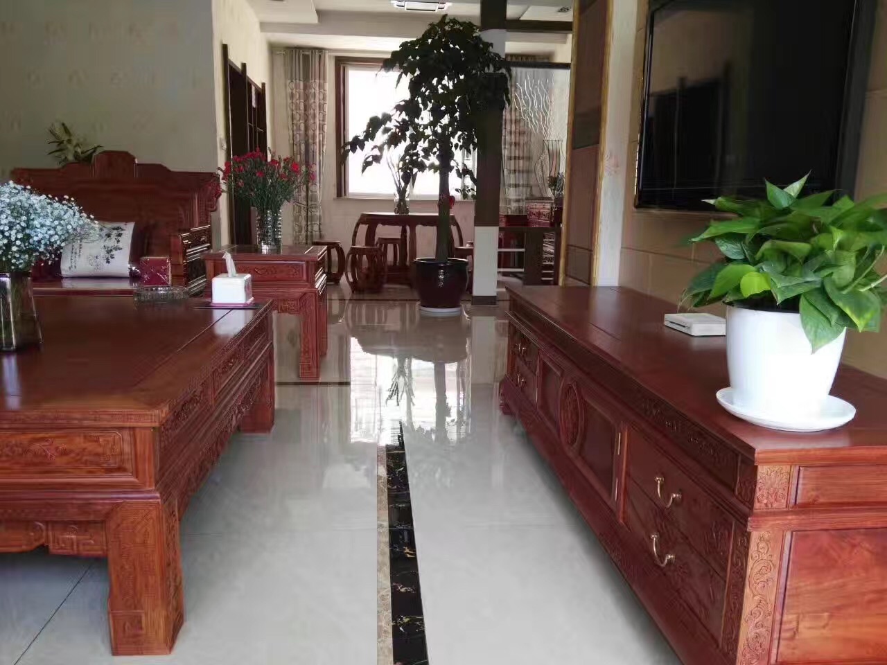 青岛沈总客厅缅甸花梨木沙发组合效果图