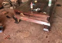 8万买的大红酸枝沙发，到了工厂刮磨，当场傻眼