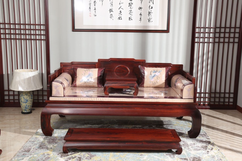 红木都很贵吗，一套红木家具大概多少钱？