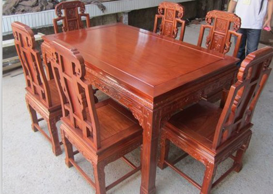 红木餐桌种类有哪些，这个餐桌优缺点怎么样呢？