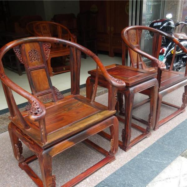 大红酸枝皇宫椅应该如何选购？