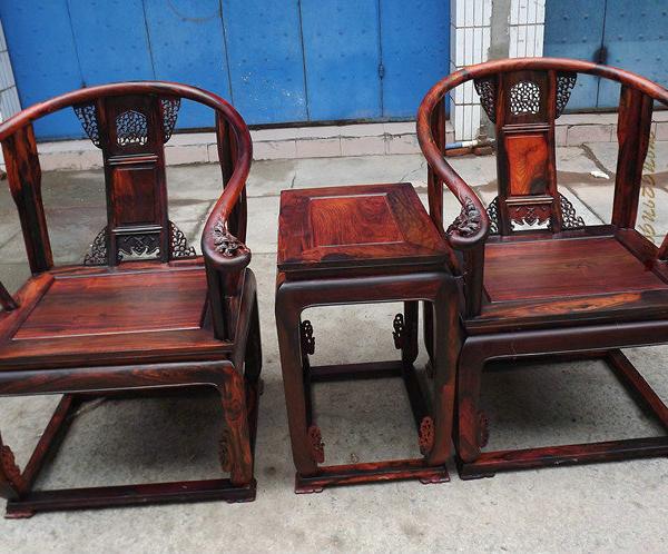 大红酸枝皇宫椅应该如何选购？