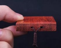 紫檀不愧为帝王之木，其紫檀家具更是弥足珍贵 、鬼斧神工！